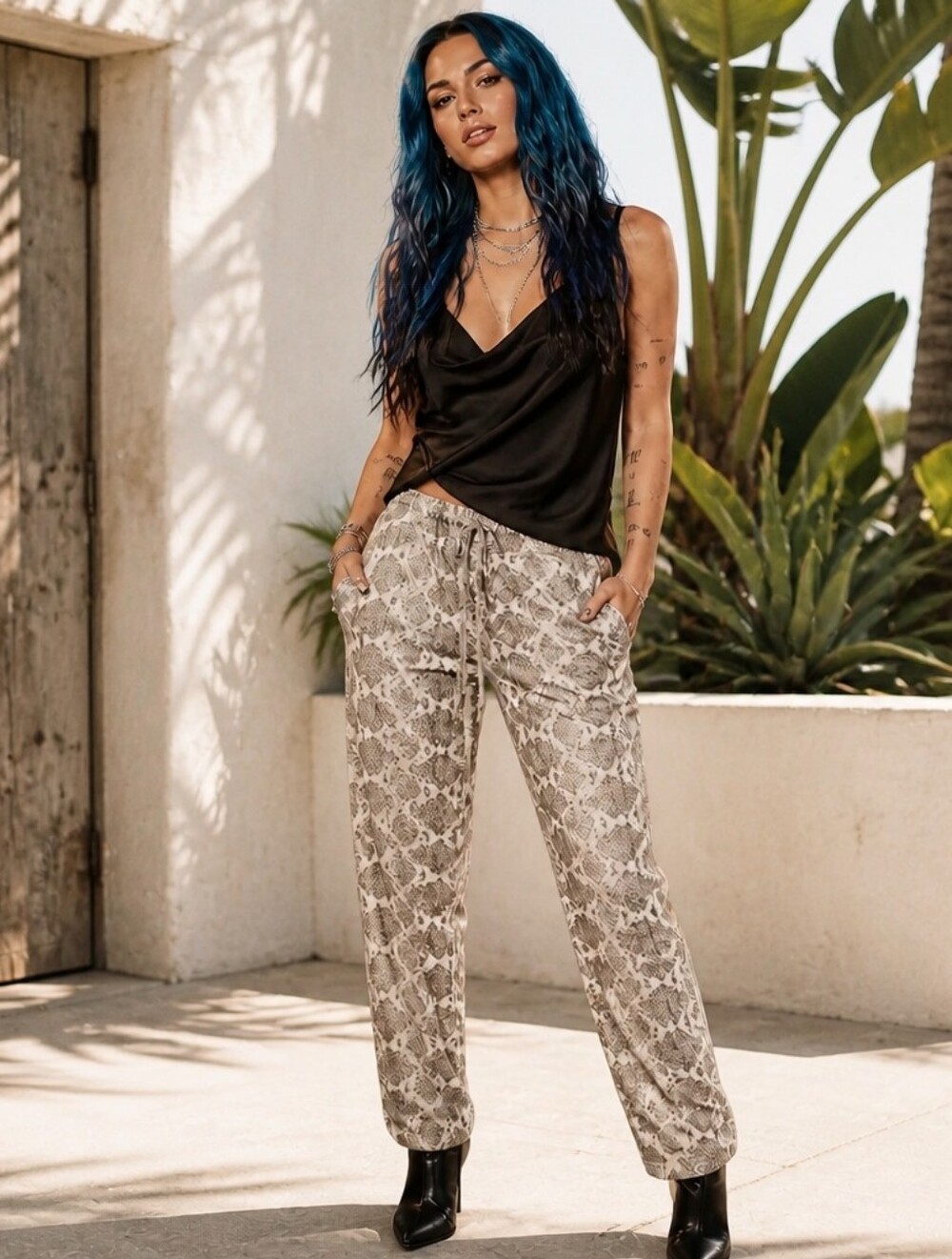 BEVY FLOG Gray Snake-Print Skinny Pants